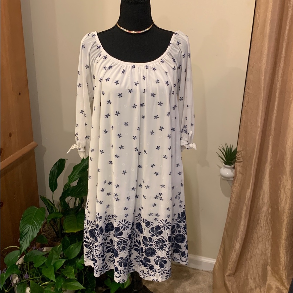 🌹SIREN LILLY • Pretty White Mini Dress with Navy Floral Border •